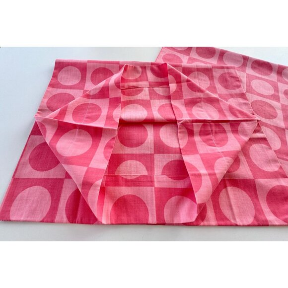 Vintage 70s pillowcases, pink geometric groovy circles, pair - Picture 4 of 8